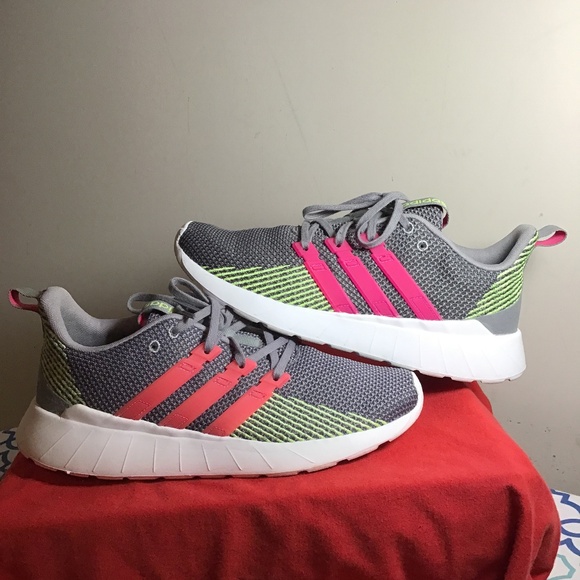 adidas Shoes - 😎Adidas, new condition, minimal wear, see pics. Size 9, cloud foam comfort🔥